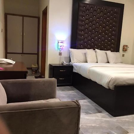 Hotel S.R. Lounge Multan Eksteriør bilde