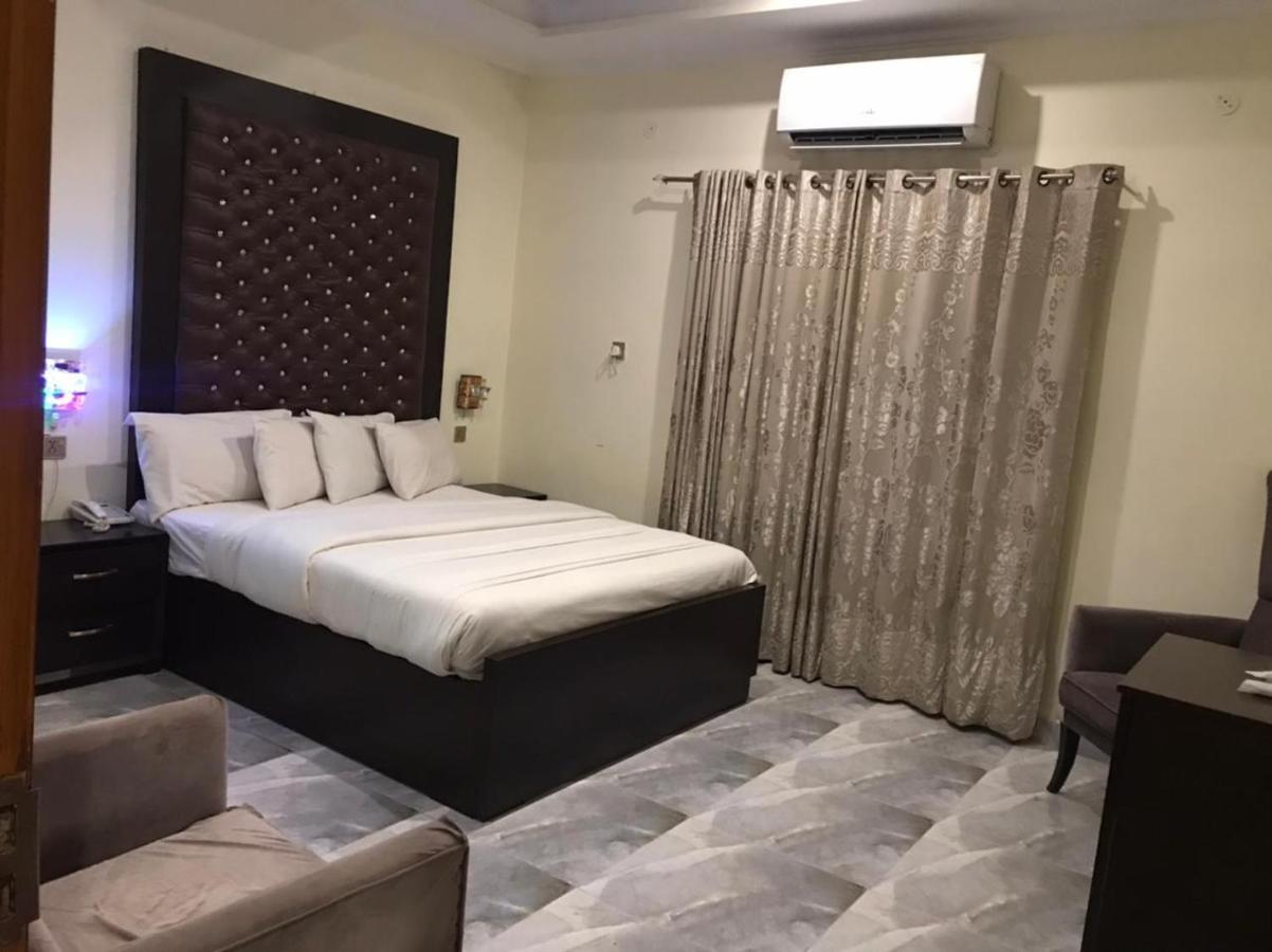 Hotel S.R. Lounge Multan Eksteriør bilde