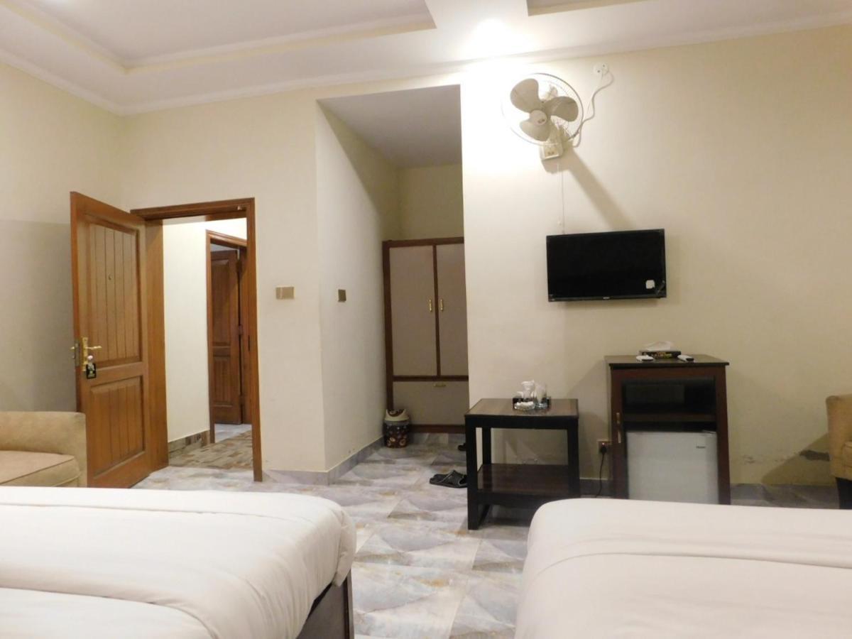 Hotel S.R. Lounge Multan Eksteriør bilde