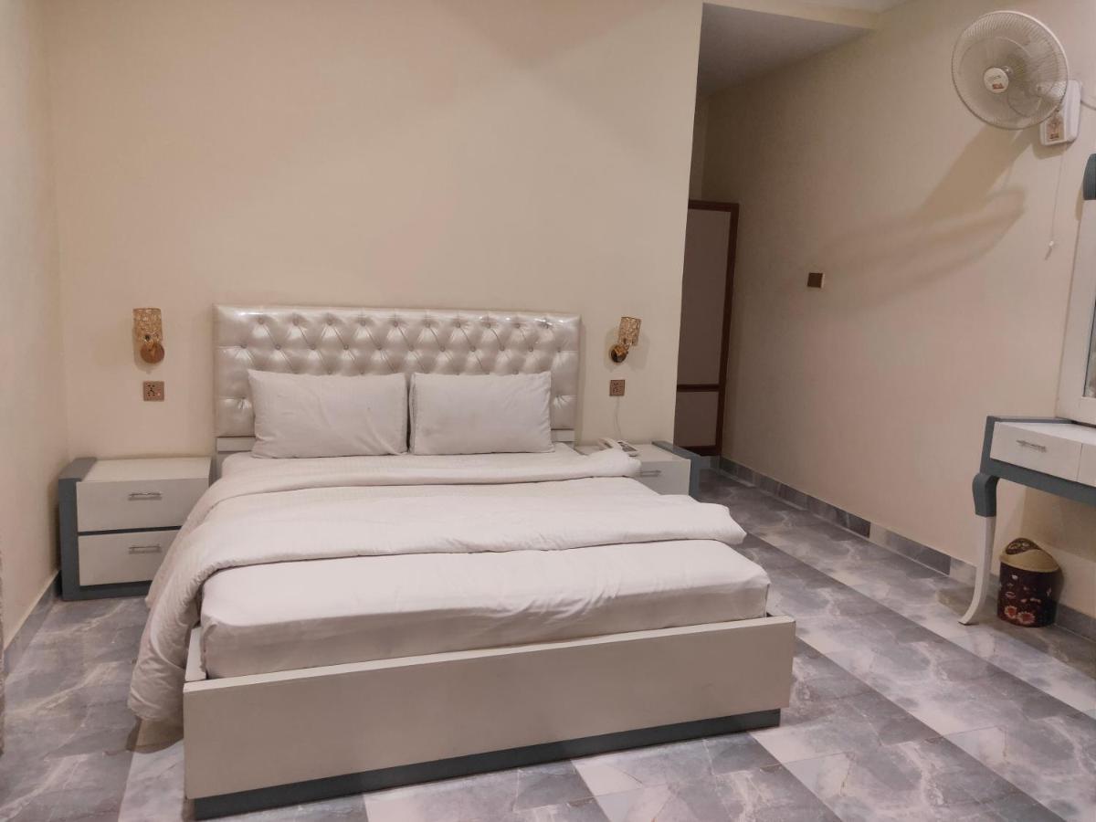 Hotel S.R. Lounge Multan Eksteriør bilde