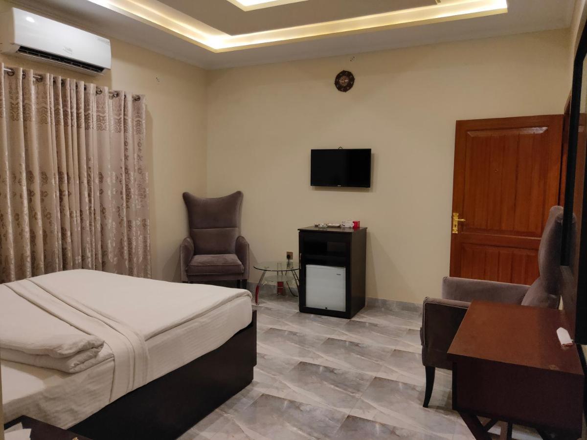 Hotel S.R. Lounge Multan Eksteriør bilde