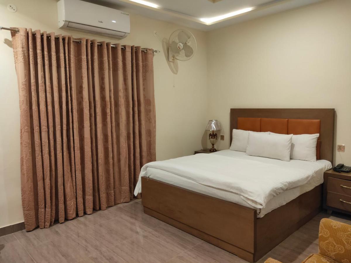 Hotel S.R. Lounge Multan Eksteriør bilde