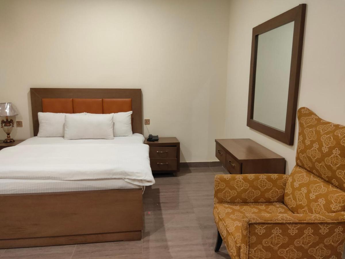 Hotel S.R. Lounge Multan Eksteriør bilde