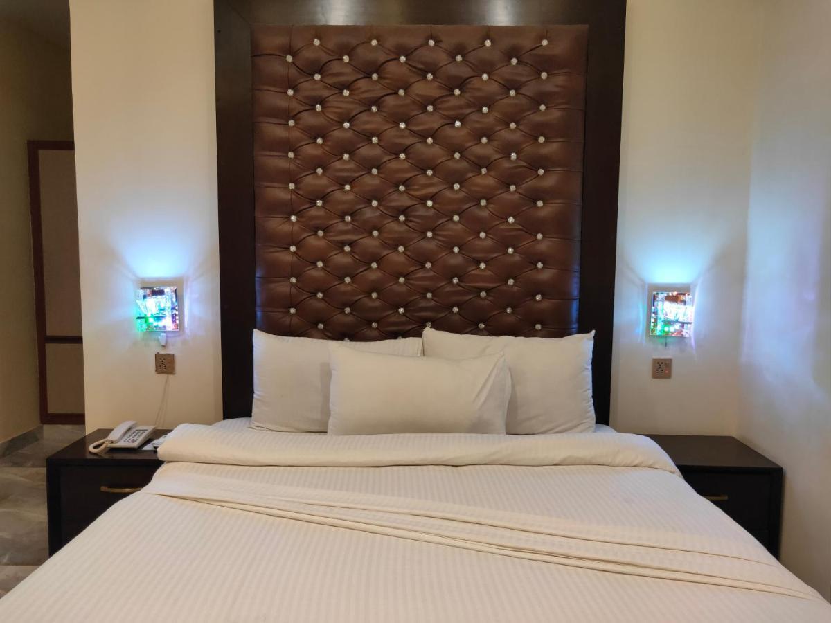 Hotel S.R. Lounge Multan Eksteriør bilde