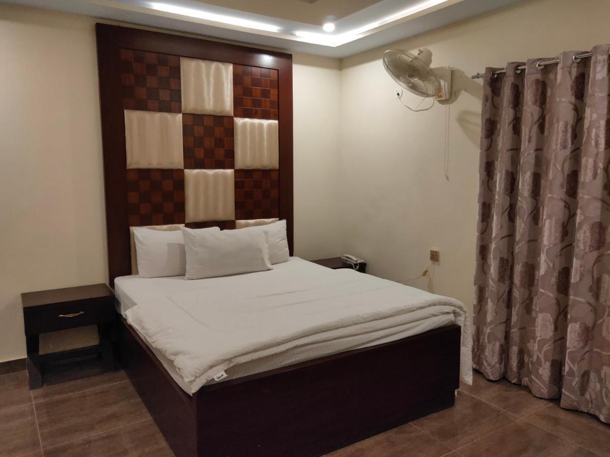 Hotel S.R. Lounge Multan Eksteriør bilde