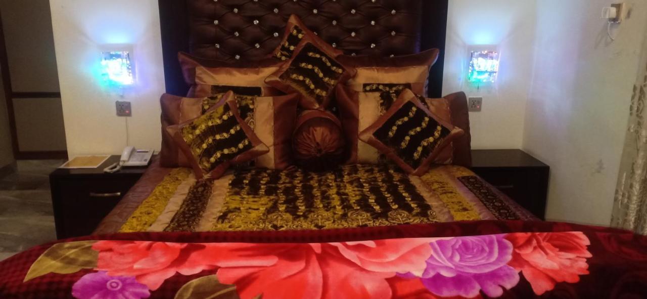 Hotel S.R. Lounge Multan Eksteriør bilde