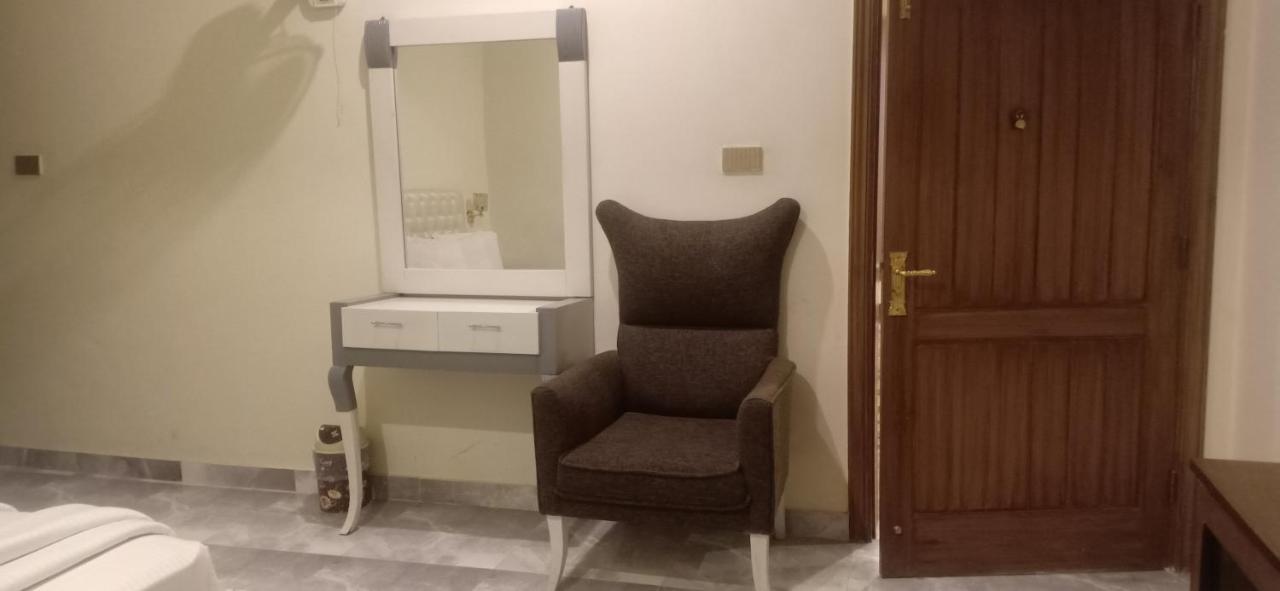 Hotel S.R. Lounge Multan Eksteriør bilde