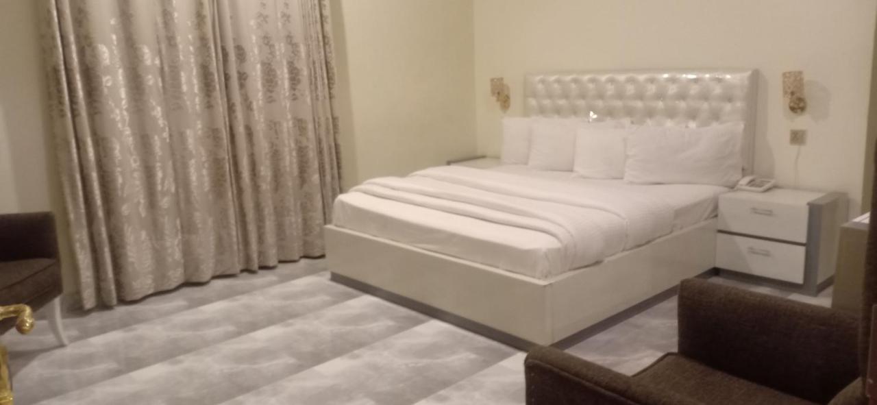 Hotel S.R. Lounge Multan Eksteriør bilde