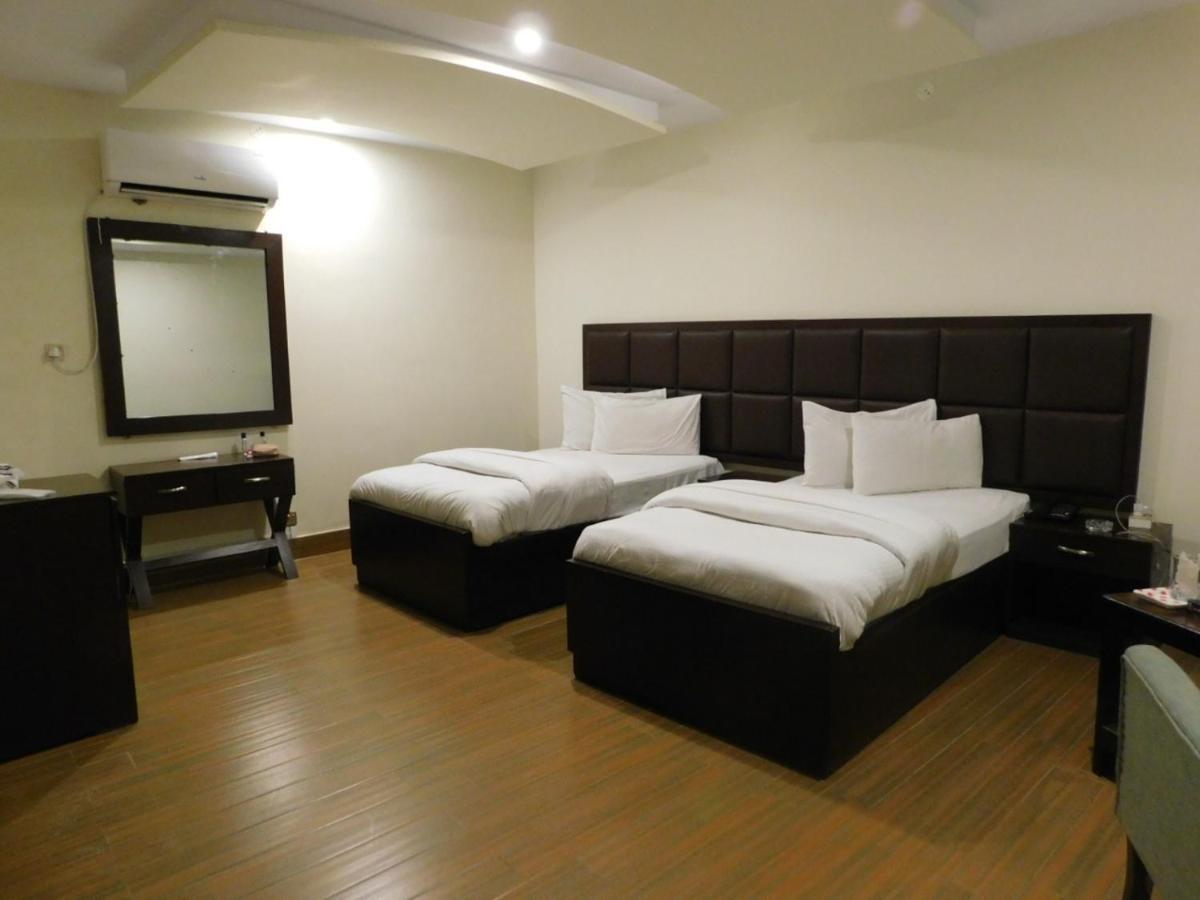 Hotel S.R. Lounge Multan Eksteriør bilde